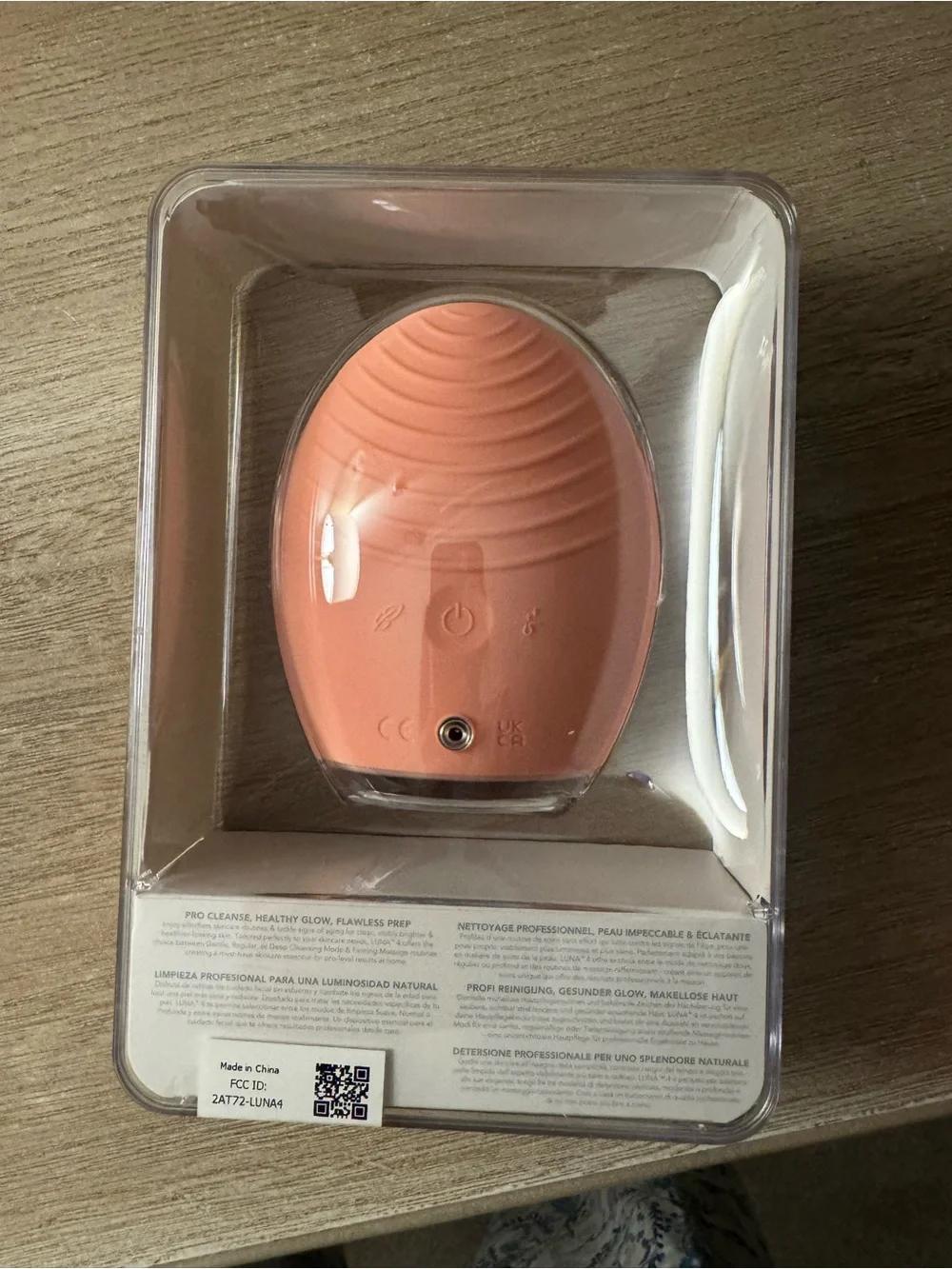 FOREO LUNA 4 Facial Cleansing Device - Peach